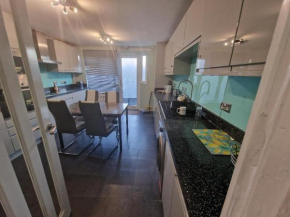 Luxury House, 4 bedrooms fully furnished